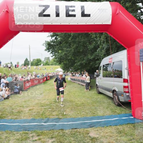 21.06.2025 - 27. Vierlanden-Triathlon MichiJ http://msf.ph/oto/8038119 15.06.2026 13:15:39 Ziel 77 meine-sportfotos.de