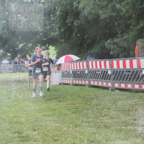 21.06.2025 - 27. Vierlanden-Triathlon KatJ http://msf.ph/oto/8038123 15.06.2025 14:20:13 Ziel 910, 1209, 1213 meine-sportfotos.de