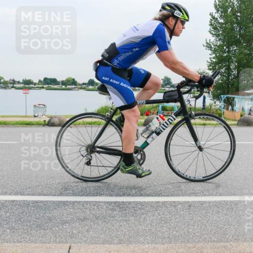 15.06.2025 - 27. Vierlanden-Triathlon H.Heesch http://msf.ph/oto/8038131 15.06.2025 10:55:48 Radfahren 238 meine-sportfotos.de