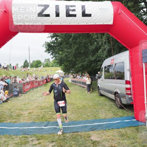 21.06.2025 - 27. Vierlanden-Triathlon MichiJ http://msf.ph/oto/8038166 15.06.2026 13:15:41 Ziel 77 meine-sportfotos.de