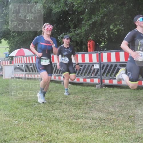 21.06.2025 - 27. Vierlanden-Triathlon KatJ http://msf.ph/oto/8038176 15.06.2025 14:20:15 Ziel 910, 1209, 1213 meine-sportfotos.de