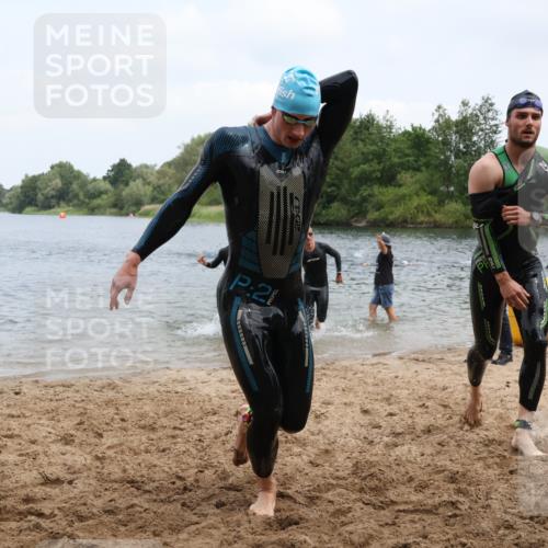 21.06.2025 - 27. Vierlanden-Triathlon Lena Gebhardt http://msf.ph/oto/8038181 15.06.2025 12:10:19 Schwimmen 1039, 1040, 1041, 1042, 1043 meine-sportfotos.de