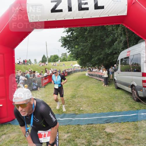 21.06.2025 - 27. Vierlanden-Triathlon MichiJ http://msf.ph/oto/8038186 15.06.2026 13:15:46 Ziel 77, 722 meine-sportfotos.de