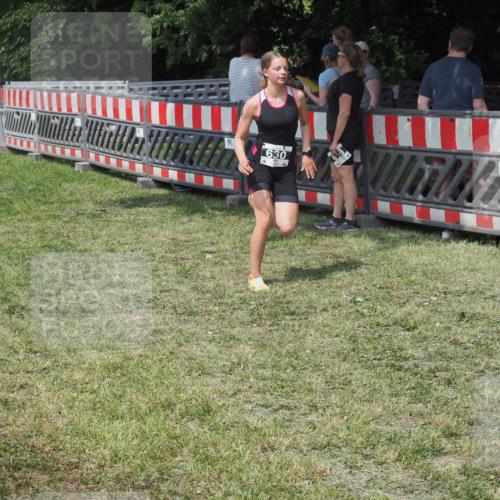 21.06.2025 - 27. Vierlanden-Triathlon KatJ http://msf.ph/oto/8038228 15.06.2025 11:32:10 Schwimmen  meine-sportfotos.de
