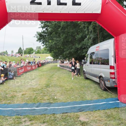 21.06.2025 - 27. Vierlanden-Triathlon MichiJ http://msf.ph/oto/8038249 15.06.2026 13:16:00 Ziel 793 meine-sportfotos.de