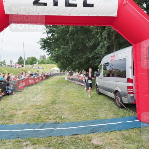 21.06.2025 - 27. Vierlanden-Triathlon MichiJ http://msf.ph/oto/8038258 15.06.2026 13:16:00 Ziel 793 meine-sportfotos.de
