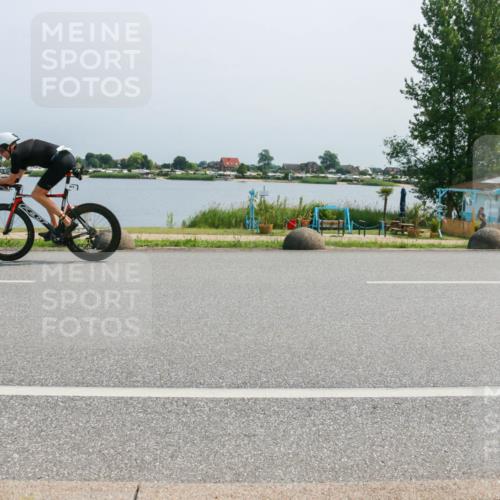21.06.2025 - 27. Vierlanden-Triathlon H.Heesch http://msf.ph/oto/8038260 15.06.2025 11:48:43 Radfahren 214, 817, 853 meine-sportfotos.de