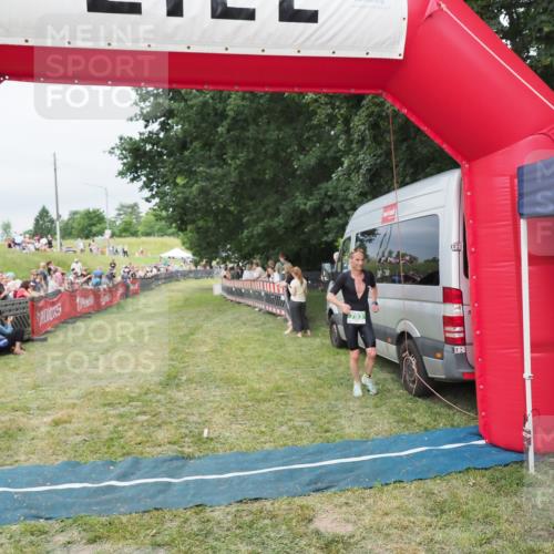 21.06.2025 - 27. Vierlanden-Triathlon MichiJ http://msf.ph/oto/8038281 15.06.2026 13:16:01 Ziel 793 meine-sportfotos.de