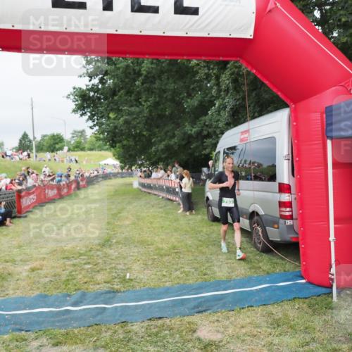 21.06.2025 - 27. Vierlanden-Triathlon MichiJ http://msf.ph/oto/8038284 15.06.2026 13:16:02 Ziel 793 meine-sportfotos.de
