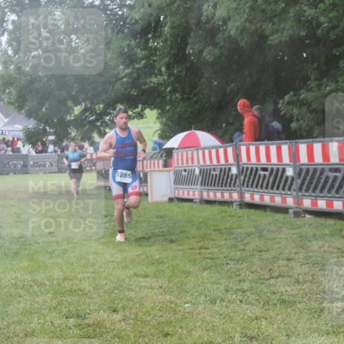 21.06.2025 - 27. Vierlanden-Triathlon KatJ http://msf.ph/oto/8038296 15.06.2025 14:20:30 Ziel 1225, 1242, 1285 meine-sportfotos.de