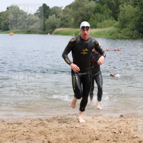 21.06.2025 - 27. Vierlanden-Triathlon Lena Gebhardt http://msf.ph/oto/8038303 15.06.2025 12:10:57 Schwimmen 1044, 1045, 1046, 1047, 1048 meine-sportfotos.de