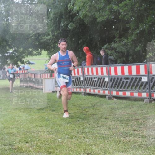 21.06.2025 - 27. Vierlanden-Triathlon KatJ http://msf.ph/oto/8038313 15.06.2025 14:20:30 Ziel 1225, 1242, 1285 meine-sportfotos.de