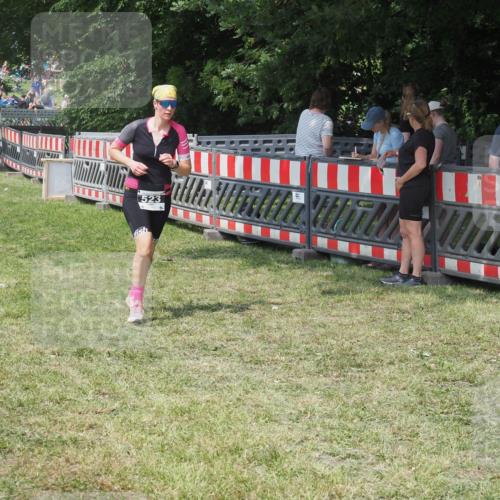 21.06.2025 - 27. Vierlanden-Triathlon KatJ http://msf.ph/oto/8038318 15.06.2025 11:32:21 Schwimmen  meine-sportfotos.de
