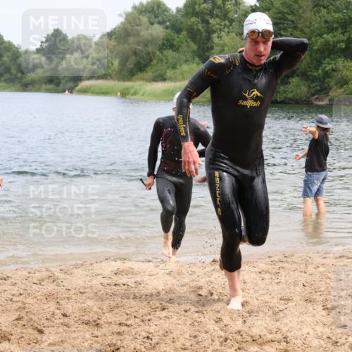 21.06.2025 - 27. Vierlanden-Triathlon Lena Gebhardt http://msf.ph/oto/8038321 15.06.2025 12:10:58 Schwimmen 1044, 1045, 1046, 1047, 1048 meine-sportfotos.de