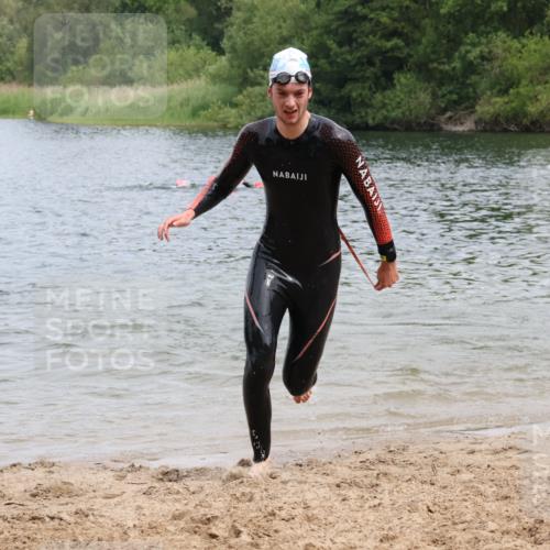 21.06.2025 - 27. Vierlanden-Triathlon Lena Gebhardt http://msf.ph/oto/8038374 15.06.2025 12:11:04 Schwimmen 1044, 1045, 1046, 1047, 1048 meine-sportfotos.de