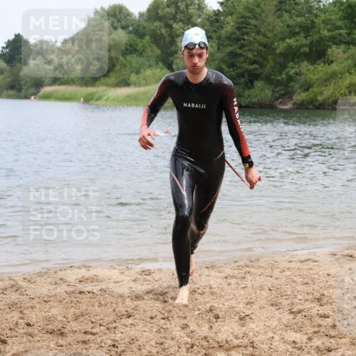 21.06.2025 - 27. Vierlanden-Triathlon Lena Gebhardt http://msf.ph/oto/8038377 15.06.2025 12:11:04 Schwimmen 1044, 1045, 1046, 1047, 1048 meine-sportfotos.de