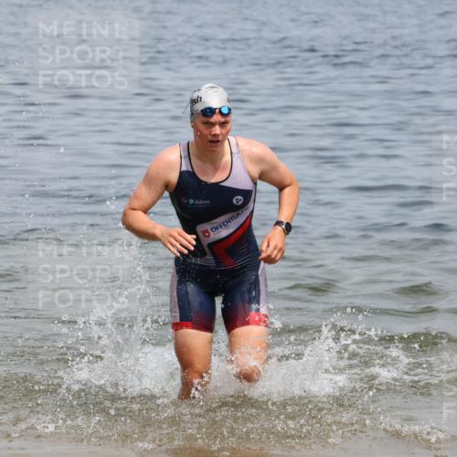 21.06.2025 - 27. Vierlanden-Triathlon Lena Gebhardt http://msf.ph/oto/8038407 15.06.2025 12:24:56 Schwimmen 1049 meine-sportfotos.de