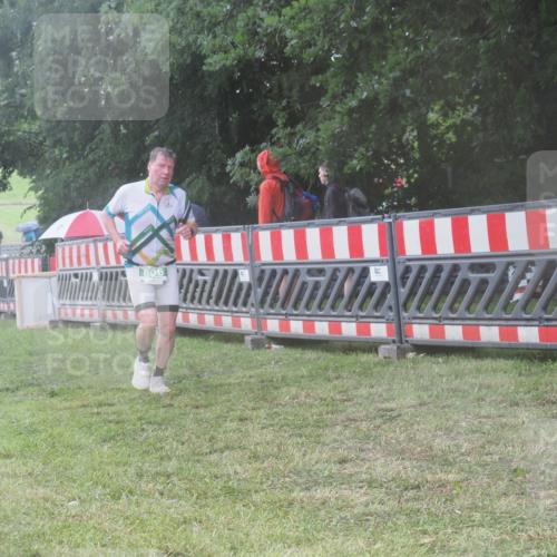 21.06.2025 - 27. Vierlanden-Triathlon KatJ http://msf.ph/oto/8038408 15.06.2025 14:20:46 Ziel 806 meine-sportfotos.de