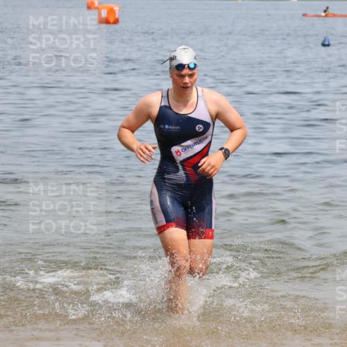 21.06.2025 - 27. Vierlanden-Triathlon Lena Gebhardt http://msf.ph/oto/8038414 15.06.2025 12:24:56 Schwimmen 1049 meine-sportfotos.de