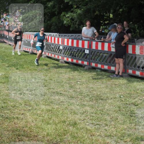 21.06.2025 - 27. Vierlanden-Triathlon KatJ http://msf.ph/oto/8038417 15.06.2025 11:32:39 Schwimmen  meine-sportfotos.de