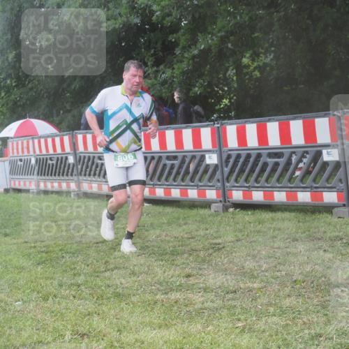 21.06.2025 - 27. Vierlanden-Triathlon KatJ http://msf.ph/oto/8038424 15.06.2025 14:20:47 Ziel 806 meine-sportfotos.de