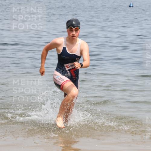 21.06.2025 - 27. Vierlanden-Triathlon Lena Gebhardt http://msf.ph/oto/8038444 15.06.2025 12:25:17 Schwimmen 1051 meine-sportfotos.de