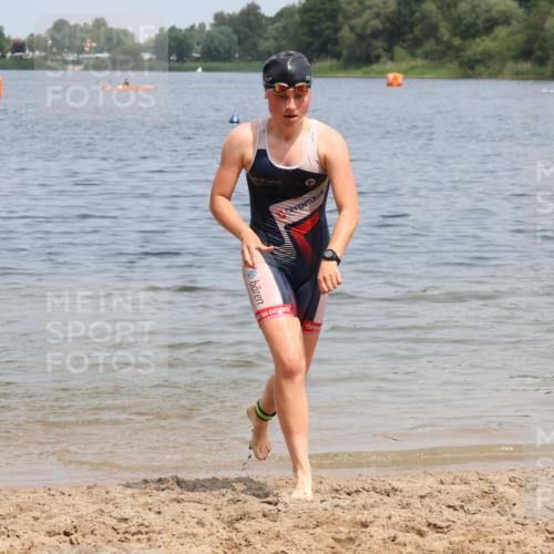 21.06.2025 - 27. Vierlanden-Triathlon Lena Gebhardt http://msf.ph/oto/8038450 15.06.2025 12:25:18 Schwimmen 1051 meine-sportfotos.de