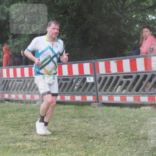 21.06.2025 - 27. Vierlanden-Triathlon KatJ http://msf.ph/oto/8038451 15.06.2025 14:20:48 Ziel 806 meine-sportfotos.de