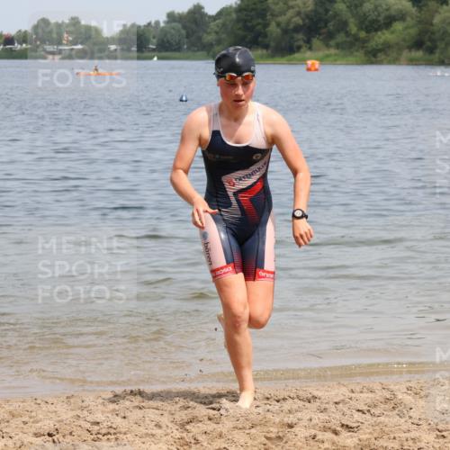 21.06.2025 - 27. Vierlanden-Triathlon Lena Gebhardt http://msf.ph/oto/8038454 15.06.2025 12:25:19 Schwimmen 1051 meine-sportfotos.de