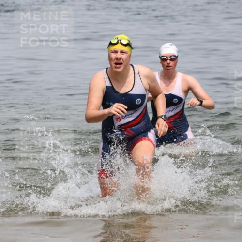 21.06.2025 - 27. Vierlanden-Triathlon Lena Gebhardt http://msf.ph/oto/8038460 15.06.2025 12:26:05 Schwimmen 1050, 1052 meine-sportfotos.de