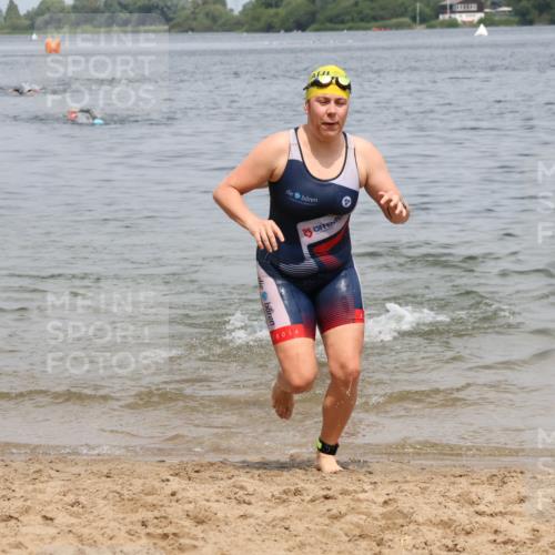 21.06.2025 - 27. Vierlanden-Triathlon Lena Gebhardt http://msf.ph/oto/8038470 15.06.2025 12:26:08 Schwimmen 1050, 1052 meine-sportfotos.de