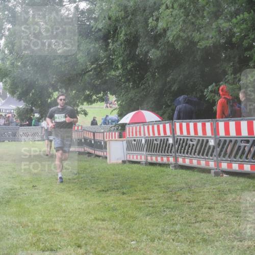 21.06.2025 - 27. Vierlanden-Triathlon KatJ http://msf.ph/oto/8038491 15.06.2025 14:21:18 Ziel 742, 1205 meine-sportfotos.de