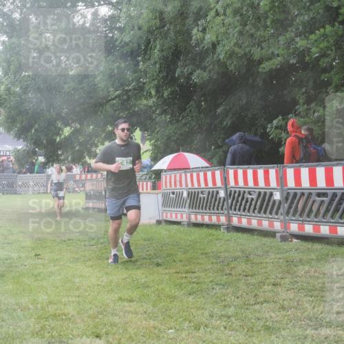 21.06.2025 - 27. Vierlanden-Triathlon KatJ http://msf.ph/oto/8038508 15.06.2025 14:21:19 Ziel 742, 1205, 1238 meine-sportfotos.de