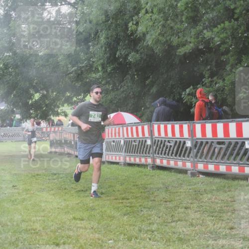 21.06.2025 - 27. Vierlanden-Triathlon KatJ http://msf.ph/oto/8038513 15.06.2025 14:21:19 Ziel 742, 1205, 1238 meine-sportfotos.de