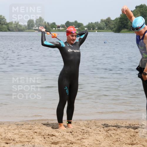 21.06.2025 - 27. Vierlanden-Triathlon Lena Gebhardt http://msf.ph/oto/8038517 15.06.2025 12:27:02 Schwimmen 1059 meine-sportfotos.de