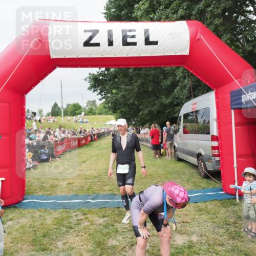 21.06.2025 - 27. Vierlanden-Triathlon MichiJ http://msf.ph/oto/8038523 15.06.2026 13:17:50 Ziel 862 meine-sportfotos.de