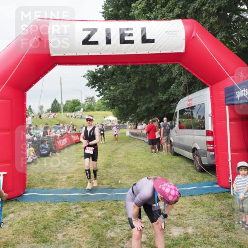 21.06.2025 - 27. Vierlanden-Triathlon MichiJ http://msf.ph/oto/8038529 15.06.2026 13:17:56 Ziel 132, 862 meine-sportfotos.de