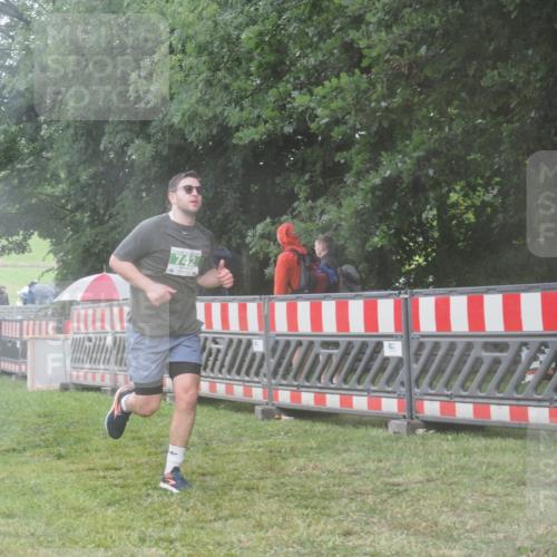 21.06.2025 - 27. Vierlanden-Triathlon KatJ http://msf.ph/oto/8038532 15.06.2025 14:21:20 Ziel 742, 1205, 1238 meine-sportfotos.de