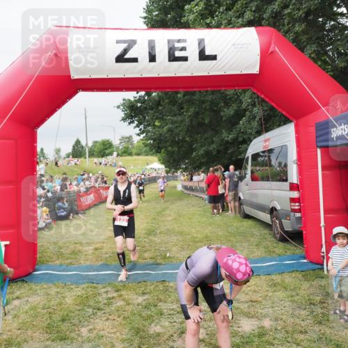 21.06.2025 - 27. Vierlanden-Triathlon MichiJ http://msf.ph/oto/8038538 15.06.2026 13:17:56 Ziel 132, 862 meine-sportfotos.de