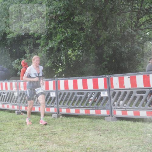 21.06.2025 - 27. Vierlanden-Triathlon KatJ http://msf.ph/oto/8038542 15.06.2025 14:21:25 Ziel 1205, 1238, 1291 meine-sportfotos.de