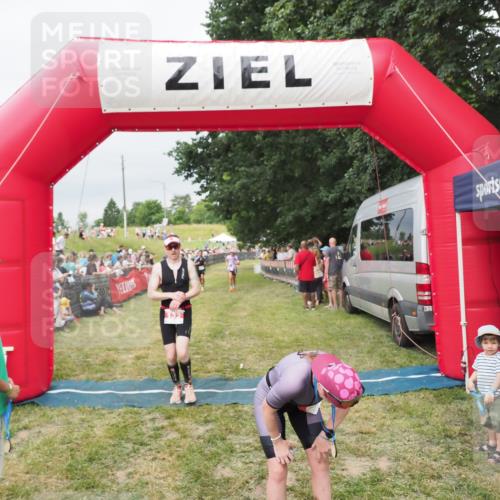 21.06.2025 - 27. Vierlanden-Triathlon MichiJ http://msf.ph/oto/8038543 15.06.2026 13:17:57 Ziel 132, 196, 816 meine-sportfotos.de