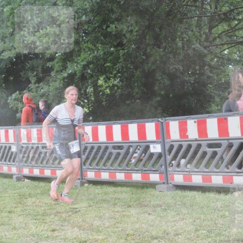 21.06.2025 - 27. Vierlanden-Triathlon KatJ http://msf.ph/oto/8038549 15.06.2025 14:21:25 Ziel 1205, 1238, 1291 meine-sportfotos.de