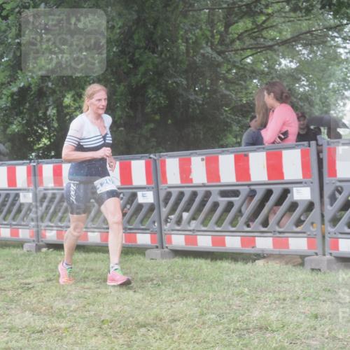 21.06.2025 - 27. Vierlanden-Triathlon KatJ http://msf.ph/oto/8038560 15.06.2025 14:21:26 Ziel 1205, 1238, 1291 meine-sportfotos.de