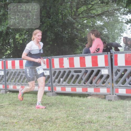 21.06.2025 - 27. Vierlanden-Triathlon KatJ http://msf.ph/oto/8038564 15.06.2025 14:21:26 Ziel 1205, 1238, 1291 meine-sportfotos.de