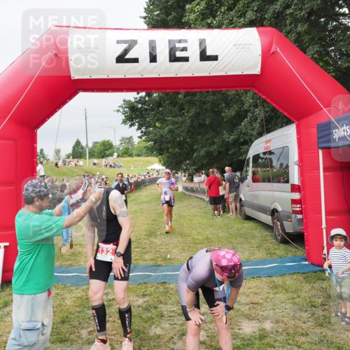 21.06.2025 - 27. Vierlanden-Triathlon MichiJ http://msf.ph/oto/8038570 15.06.2026 13:17:59 Ziel 132, 196, 816 meine-sportfotos.de