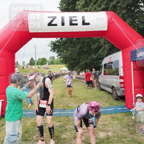 21.06.2025 - 27. Vierlanden-Triathlon MichiJ http://msf.ph/oto/8038578 15.06.2026 13:18:00 Ziel 132, 196, 816 meine-sportfotos.de