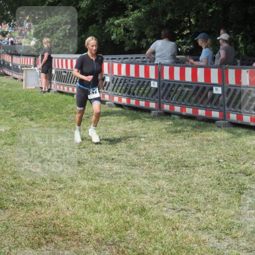 21.06.2025 - 27. Vierlanden-Triathlon KatJ http://msf.ph/oto/8038579 15.06.2025 11:32:56 Schwimmen  meine-sportfotos.de