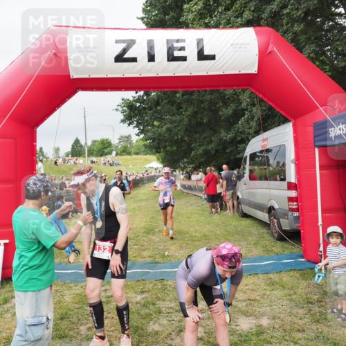 21.06.2025 - 27. Vierlanden-Triathlon MichiJ http://msf.ph/oto/8038580 15.06.2026 13:18:00 Ziel 132, 196, 816 meine-sportfotos.de