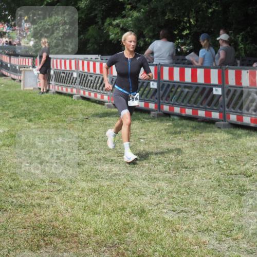 21.06.2025 - 27. Vierlanden-Triathlon KatJ http://msf.ph/oto/8038591 15.06.2025 11:32:57 Schwimmen  meine-sportfotos.de