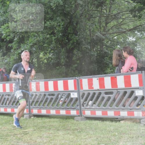 21.06.2025 - 27. Vierlanden-Triathlon KatJ http://msf.ph/oto/8038604 15.06.2025 14:21:28 Ziel 1205, 1238, 1291 meine-sportfotos.de